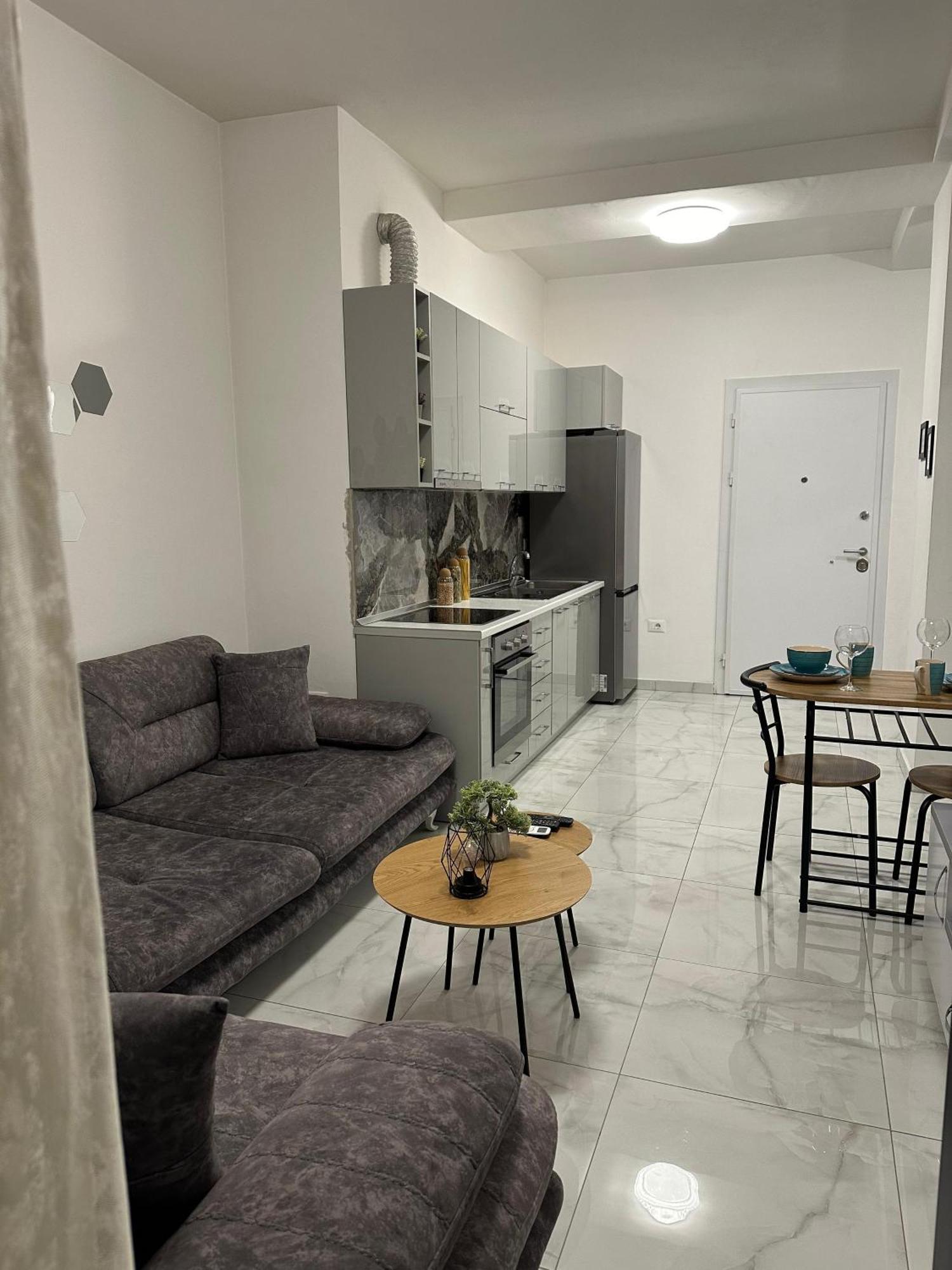 Second Home 1 Тирана Екстериор снимка